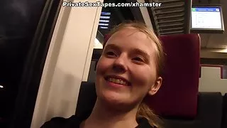 Seksi amaterski djevojka gubi s trapericama za vanjsku нахрен