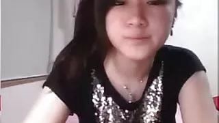 Jieun pokazuje da ona stavlja na zabavu