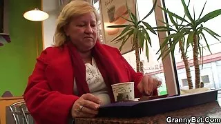 Pijetao gladnih baka растирается