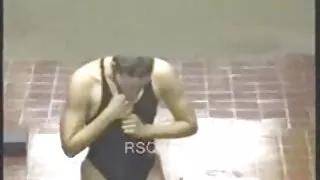 Špijunirala za njom