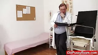 Светловолосый okrugao milf studirao pičke liječnika
