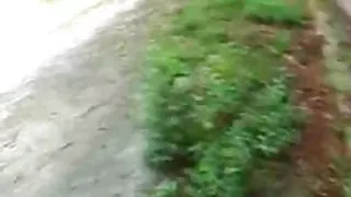 Mladi tinejdžer u javnim