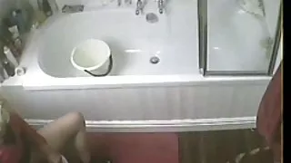 Tako napaljeni... skrivena masturbacija u wc