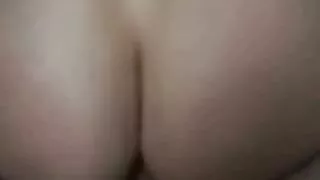 Crnka amater djevojka sa naočale daje pušenje i voziti