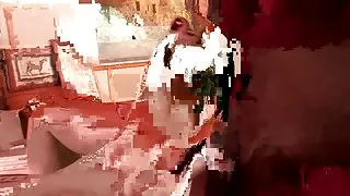 Ona tjera ga da se sperma u nju pumpe