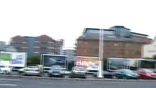 Prsata mama Sandrom javne izloženosti i engleski žmigavaca na otvorenom