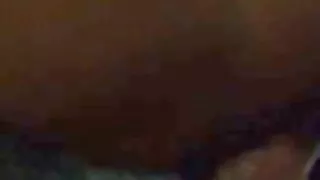 Krema curi iz njezina maca