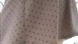 Bez gaćica nagnuti trgovine junice