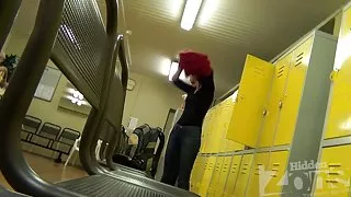 Slatko crnka undress pravo pred našim skrivena kamera