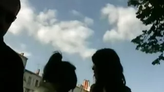 Iskrene dvije seksi djevojke, ona zna