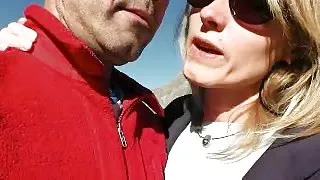 Naomi1 akt u javnim i Pušenje na uspinjačom