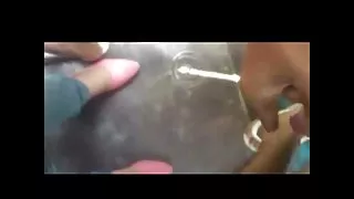 Indijski djevojka Dick je izbila u auto rikshaw