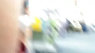 Supruga u ultra mini suknju, bez gaćica