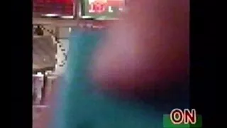 Djevojka Mcdonalds nositi daljinski vibrator